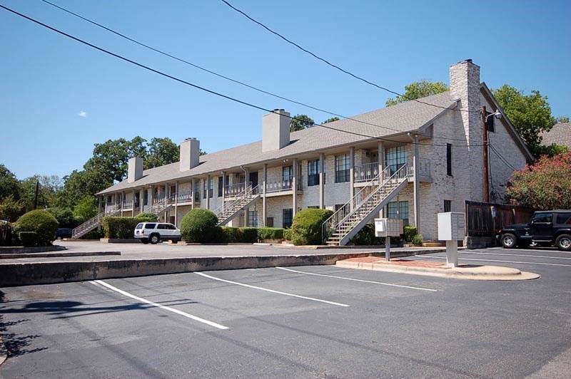 1610 Waterston Ave - Photo 1