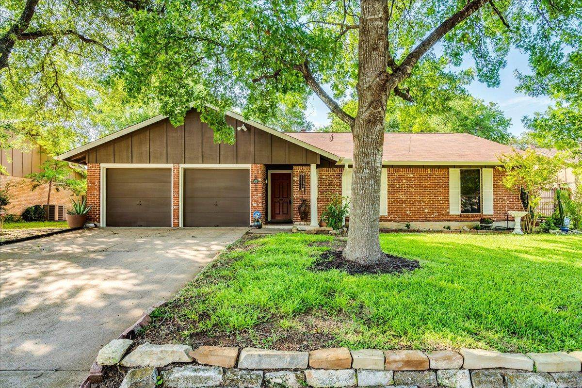 1321 Warrington Dr - Photo 1