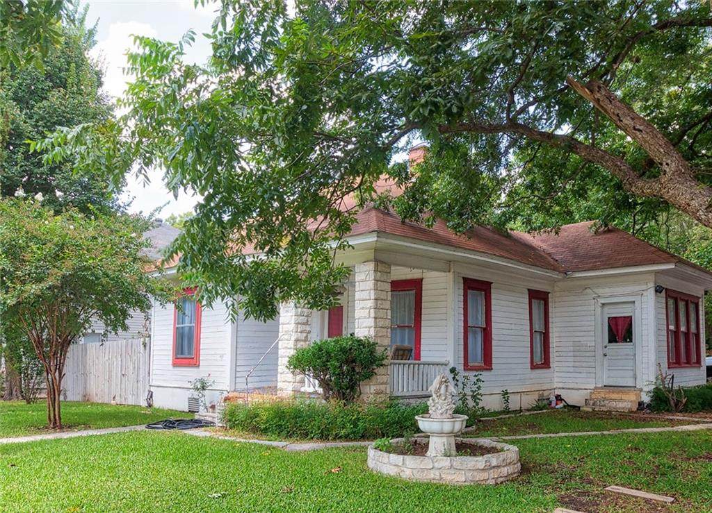1611 Austin Ave - Photo 1