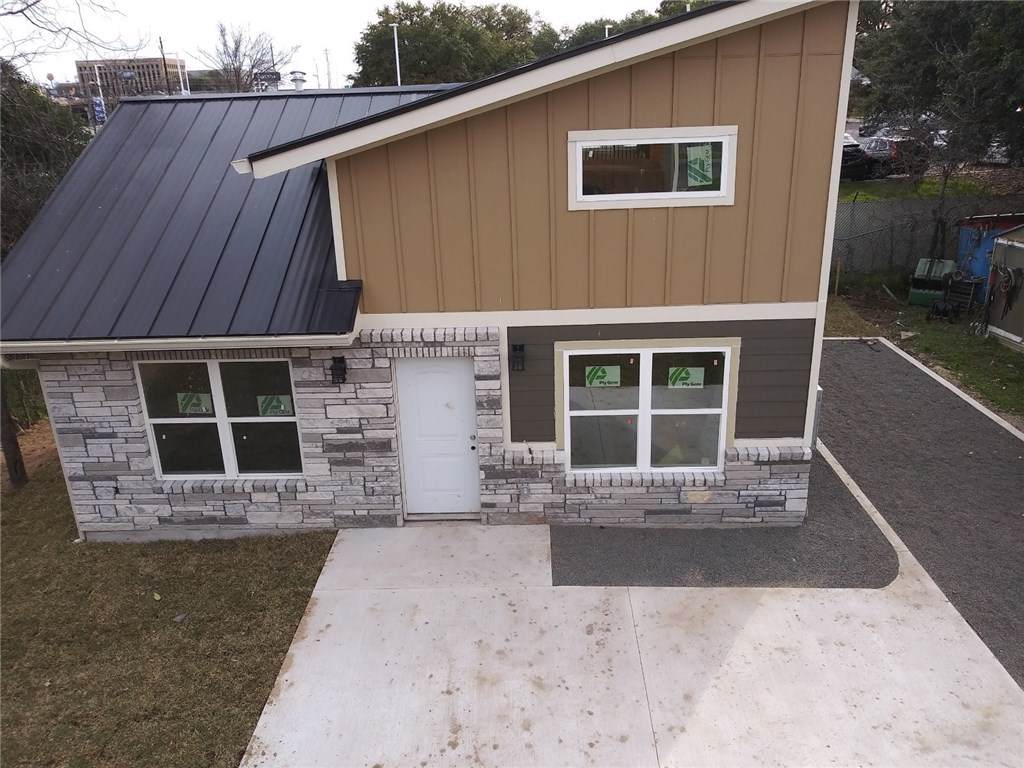 705 Blackson Ave - Photo 1