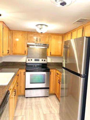 301 4th St - Photo 1