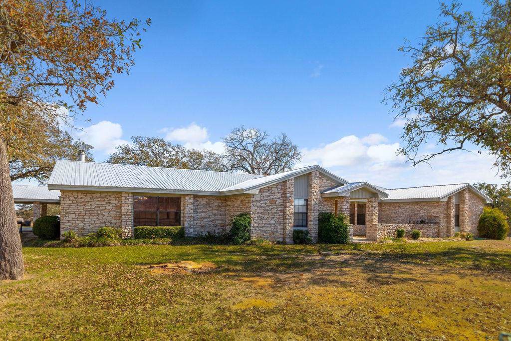1045 Private Road 7005 - Photo 1