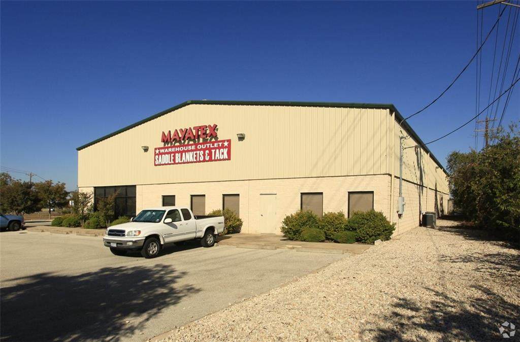 5015 Interstate 35 - Photo 1