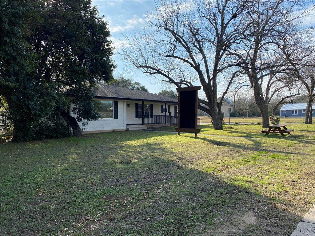 305 Railroad St - Photo 1