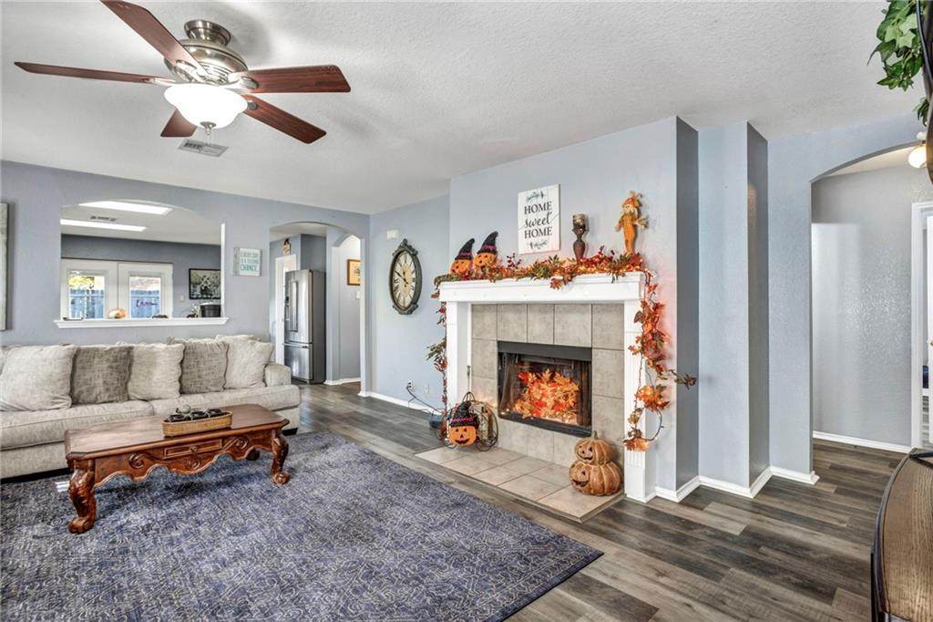 1805 Brentwood Dr - Photo 1