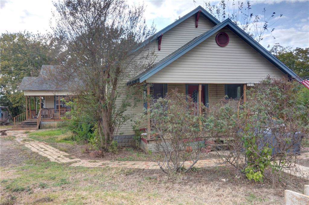 417 Giddings St - Photo 1