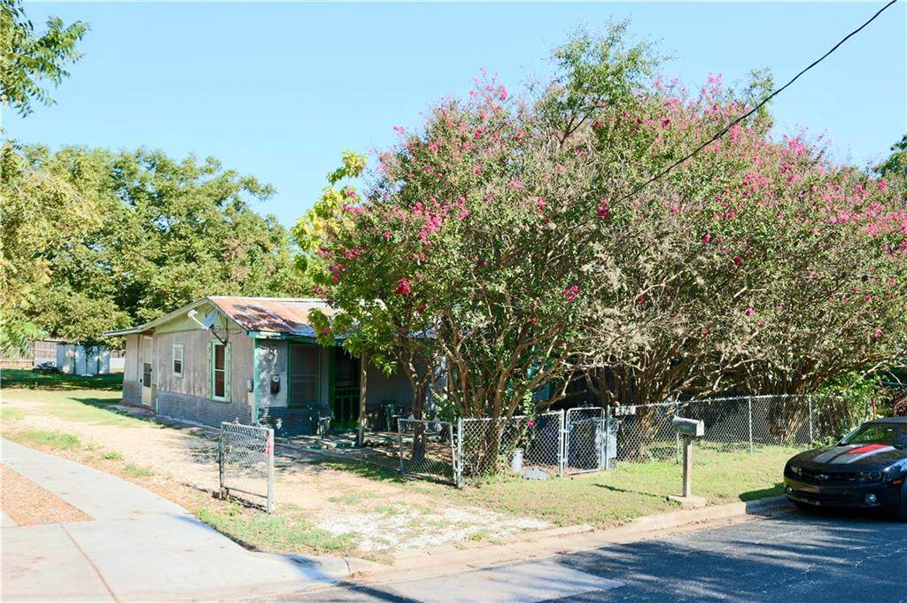 2004 Maxwell Ln - Photo 1