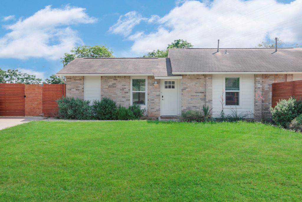 906 Leslie Cir - Photo 1