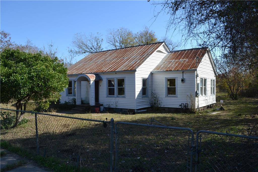 501 2nd St - Photo 1