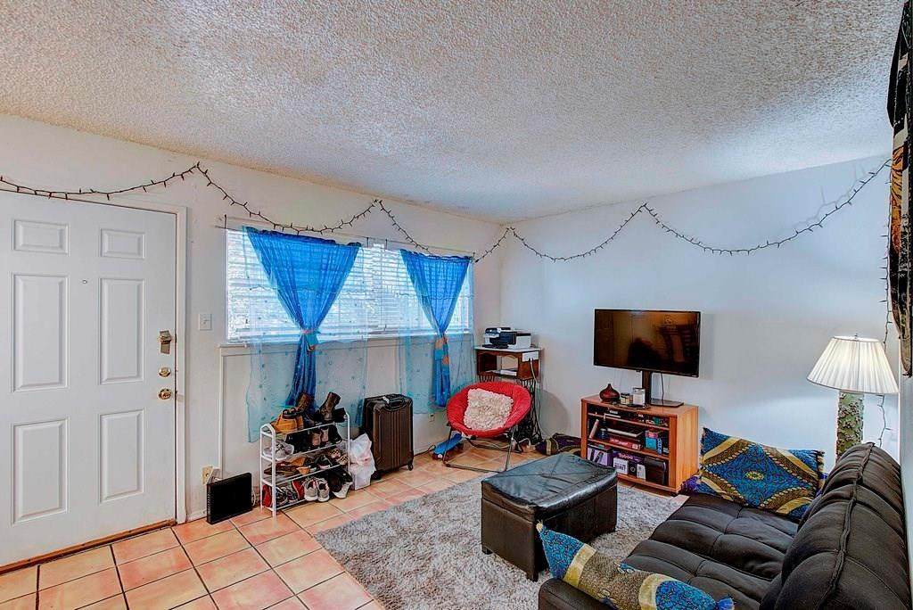 803 28th St - Photo 1