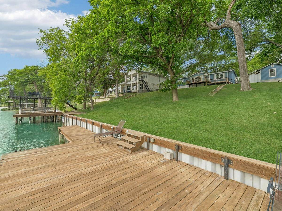 360 Shangrila Ln - Photo 1