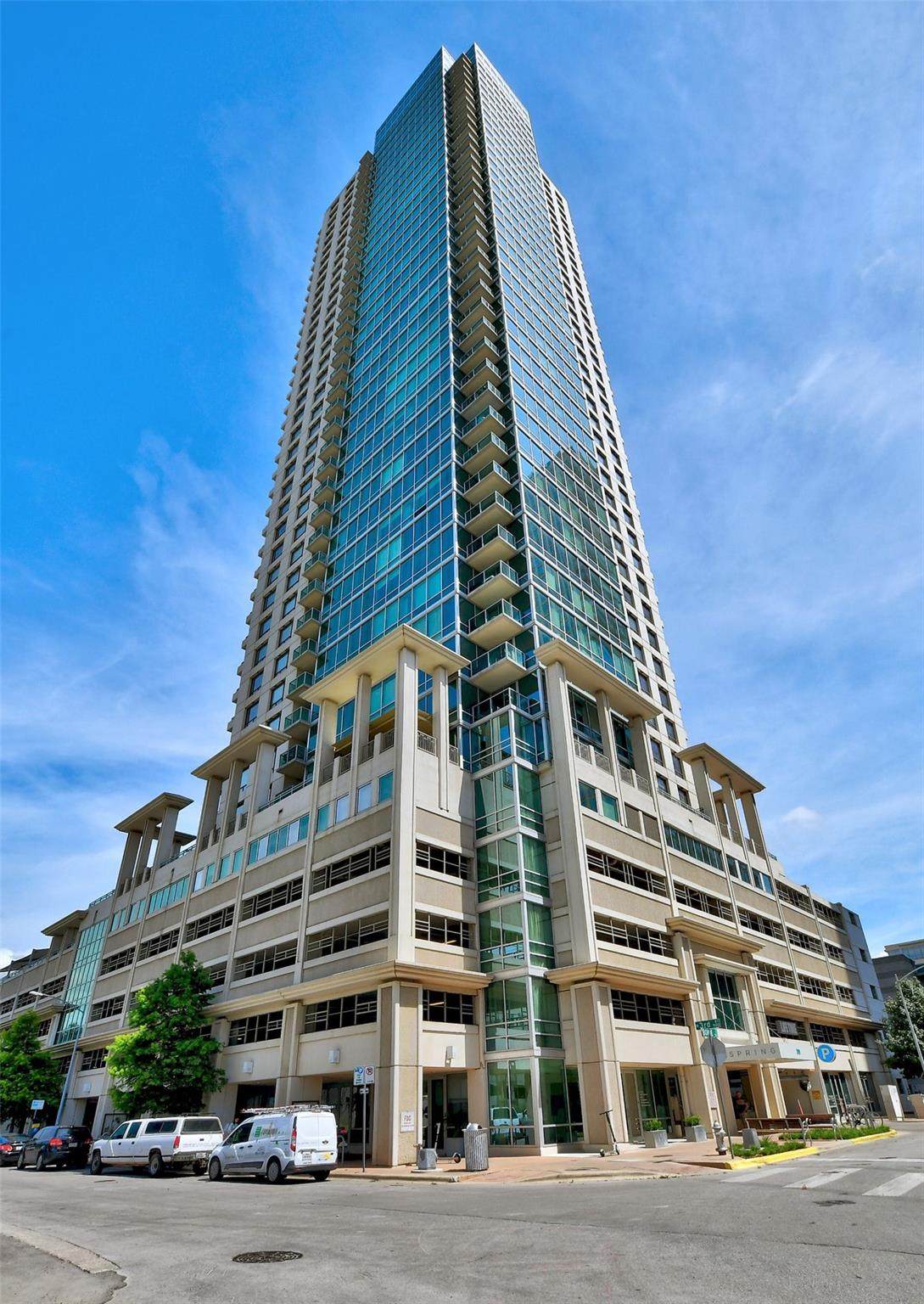 300 Bowie St - Photo 1