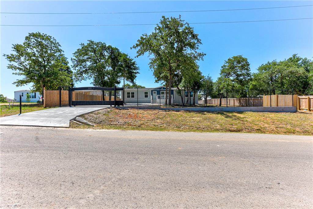 105 Soledad St - Photo 1