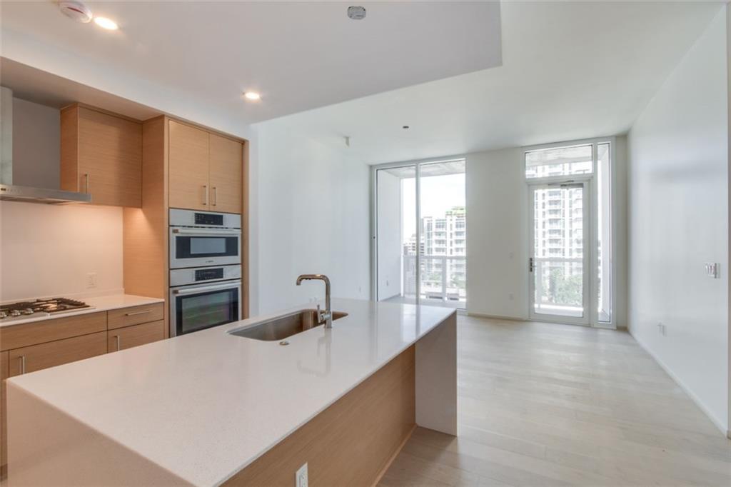 301 West Ave - Photo 1