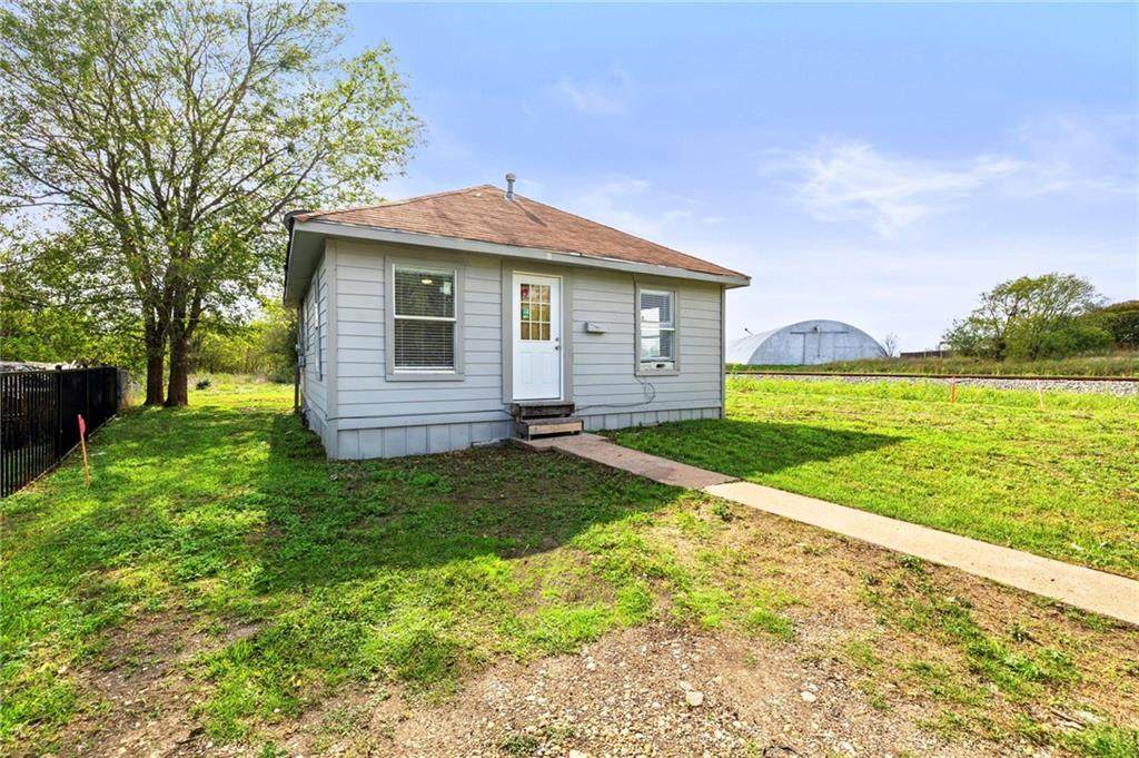 702 2nd St - Photo 1