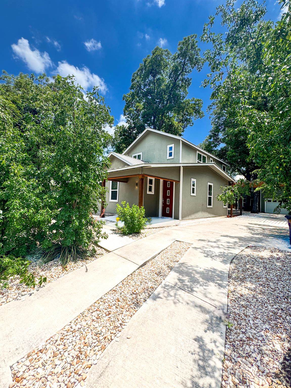 1803 Haskell St - Photo 1
