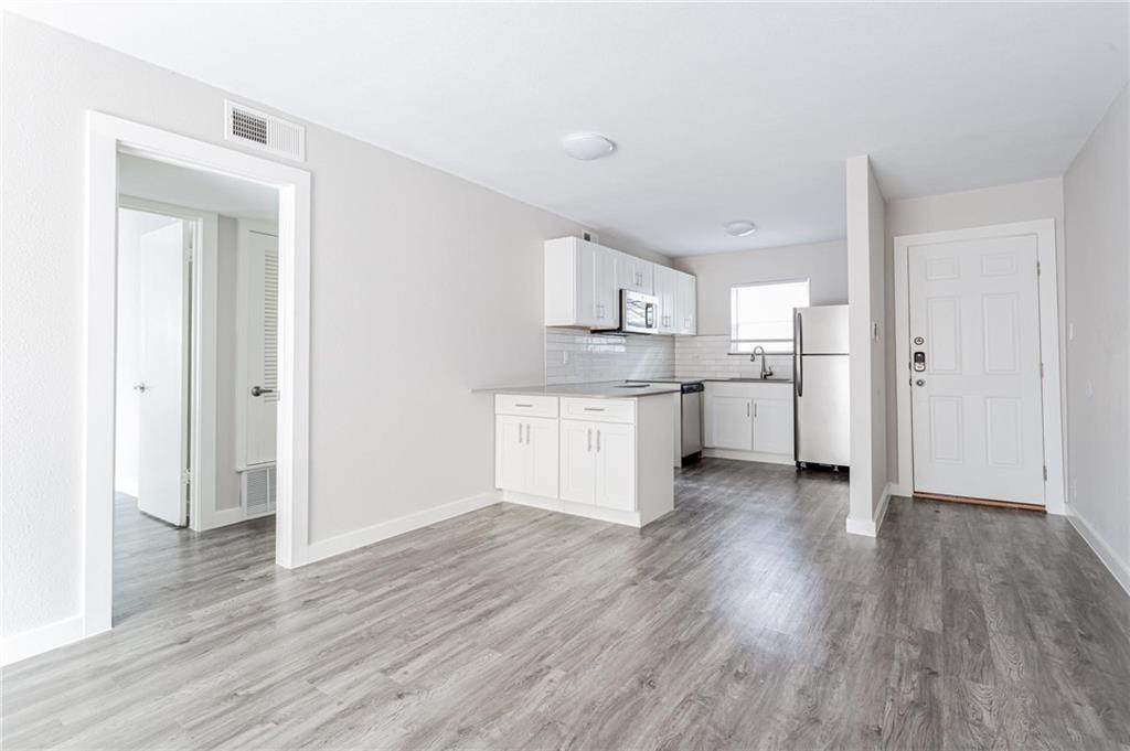 206 38th St - Photo 1