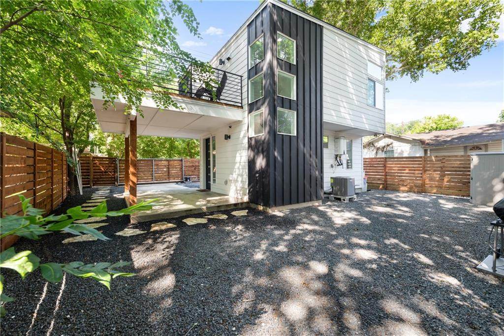 2105 Haskell St - Photo 1
