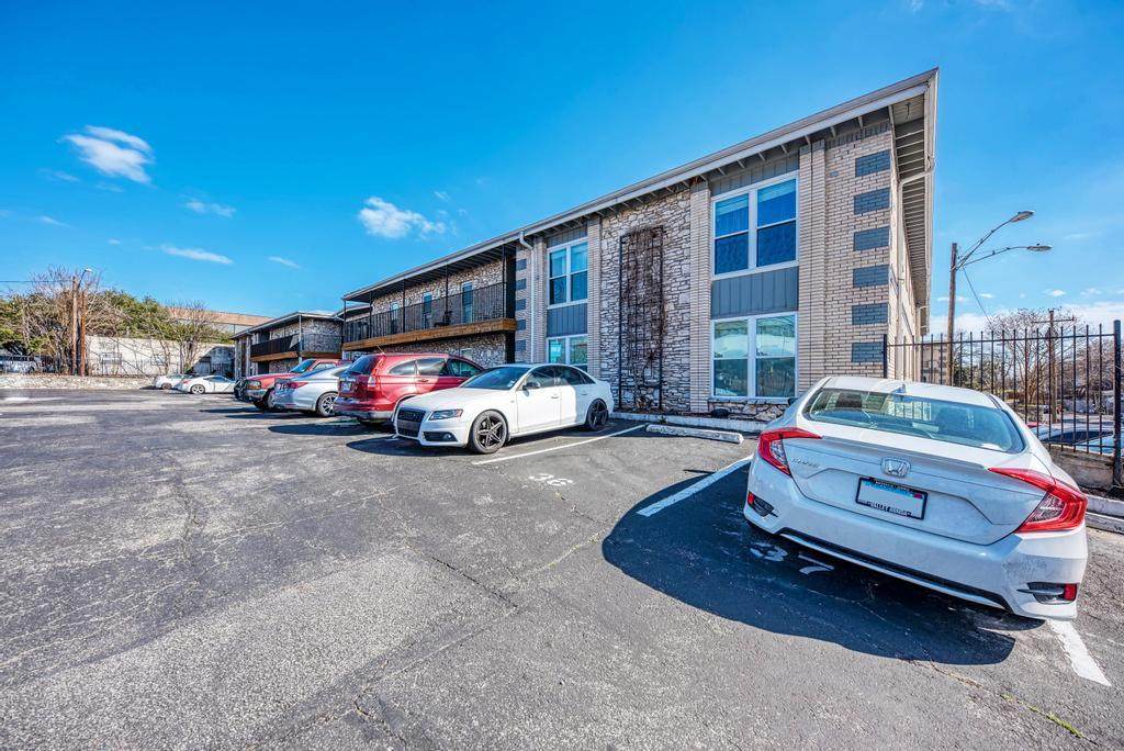 2401 Manor Rd - Photo 1