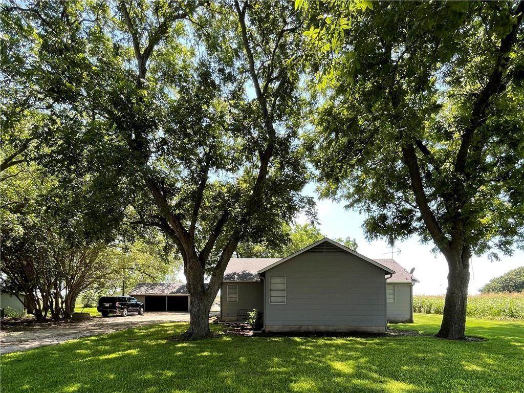 4213 Main St - Photo 1