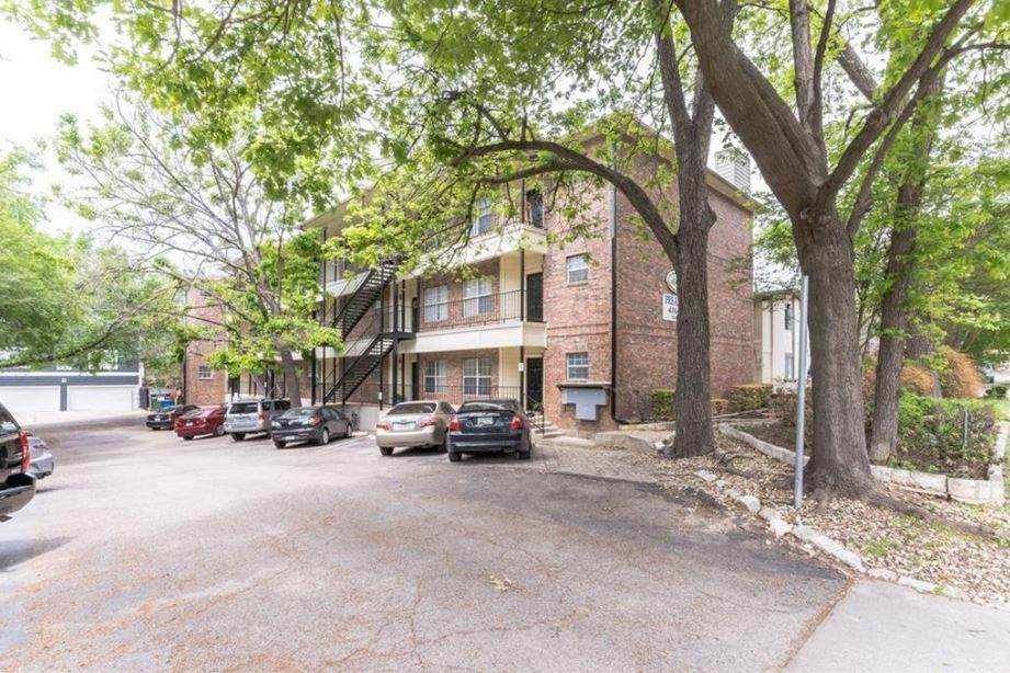 2100 San Gabriel St - Photo 1