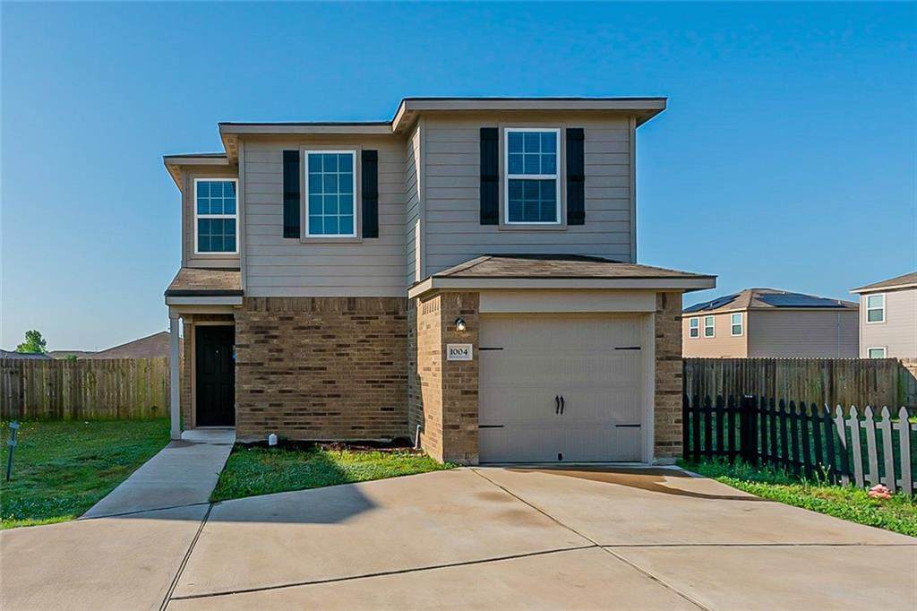 1004 Woodward Ct - Photo 1