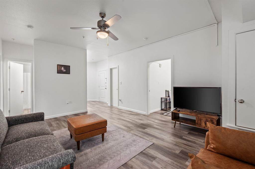 911 22 St - Photo 1