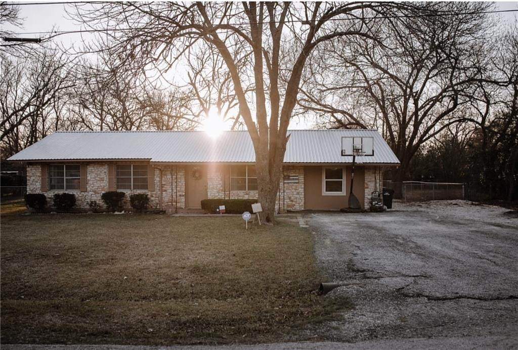 602 Roswell St - Photo 1