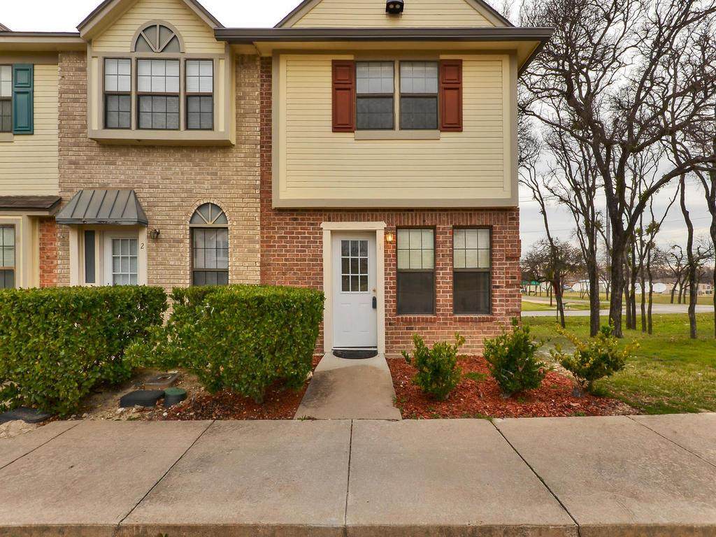 202 College St - Photo 1