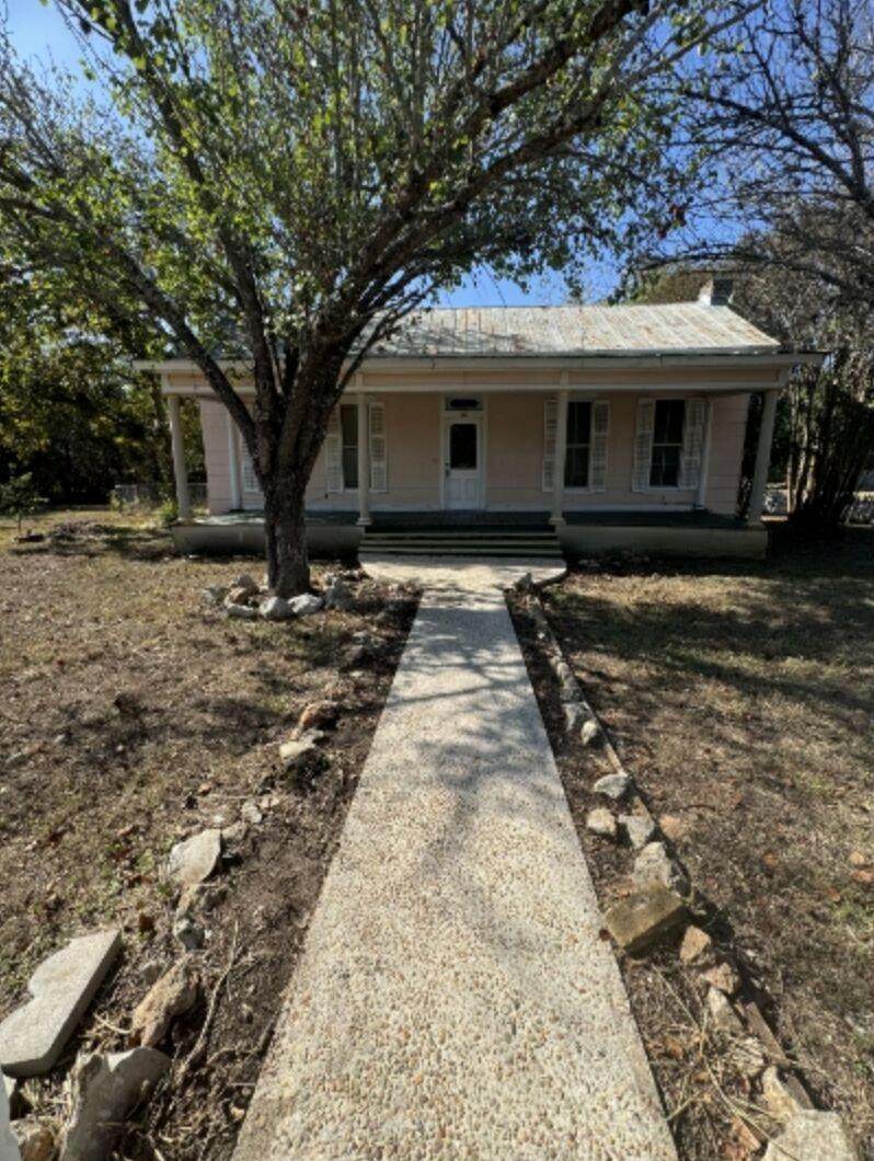 302 Burleson St - Photo 1
