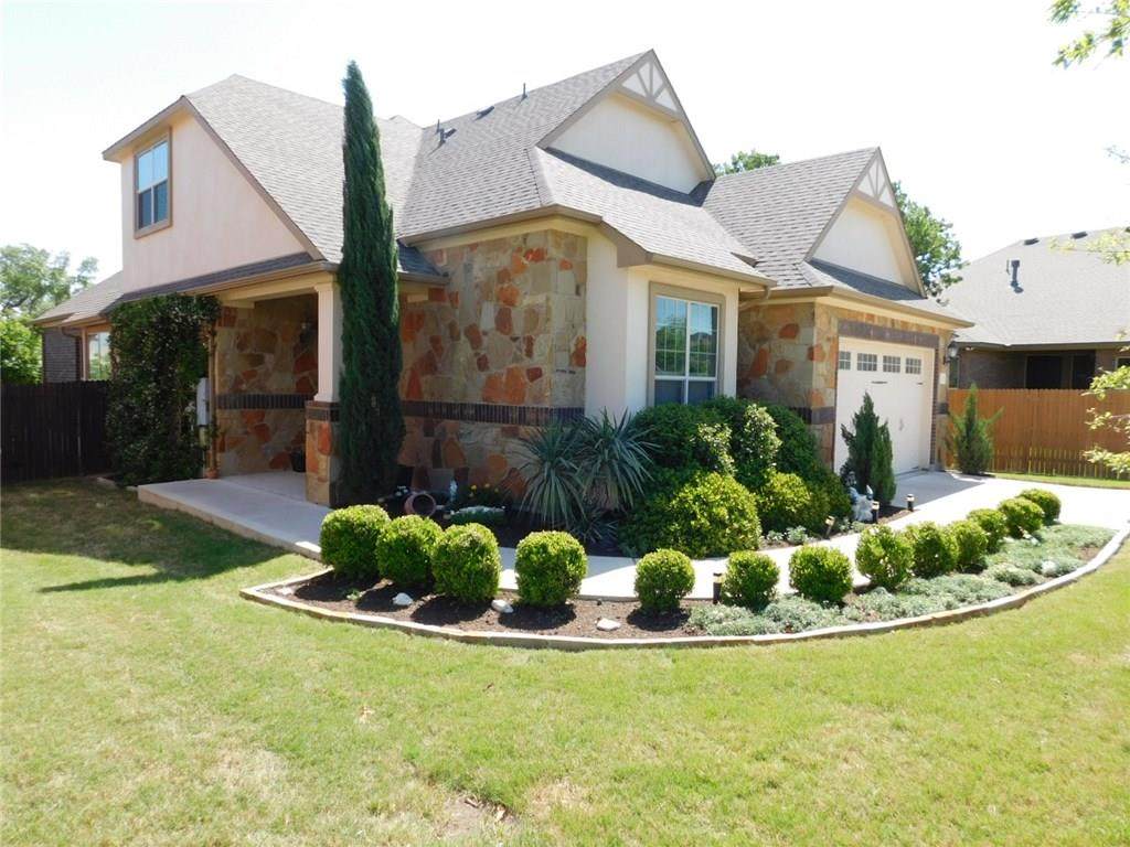 220 Simmons Dr - Photo 1