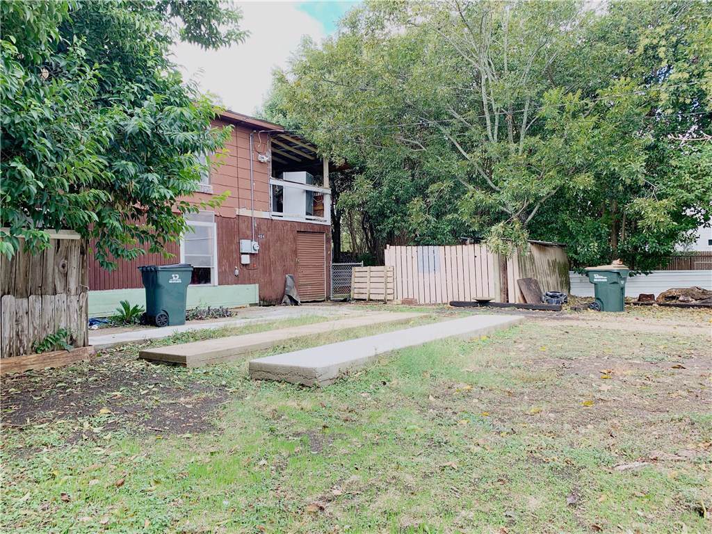 404 16th St - Photo 1