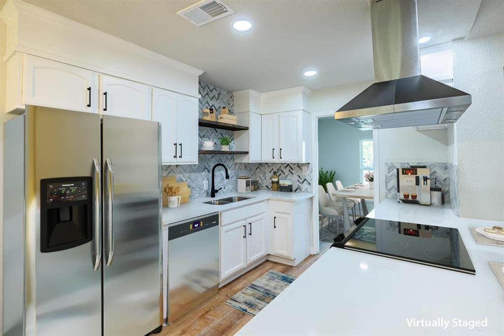 905 Center St - Photo 1