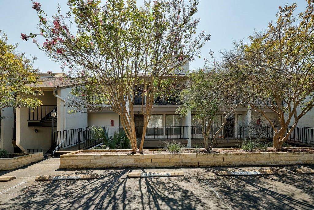 6910 Hart Ln - Photo 1