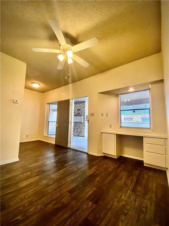 2604 Salado St - Photo 1