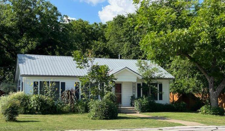 1106 Austin St - Photo 1