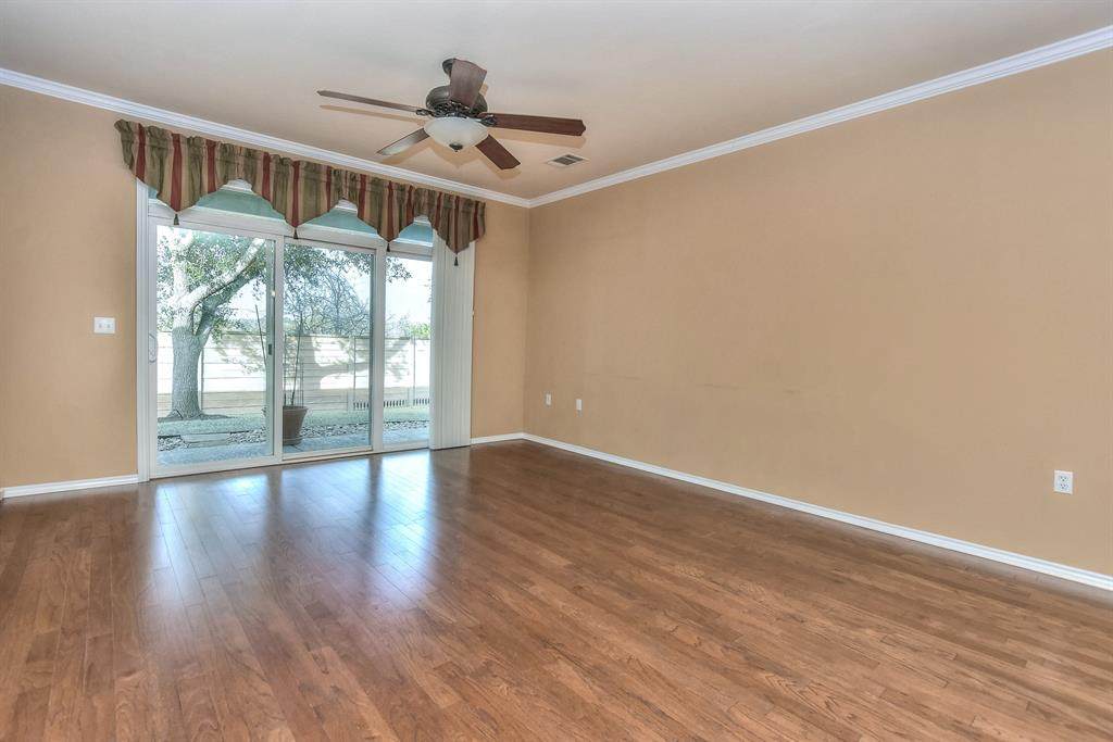 231 Bonham Loop - Photo 1