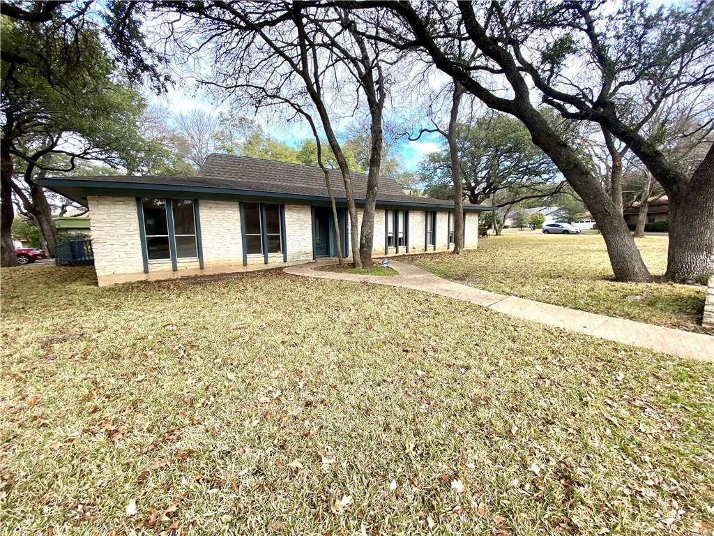 8900 Point West Dr - Photo 1