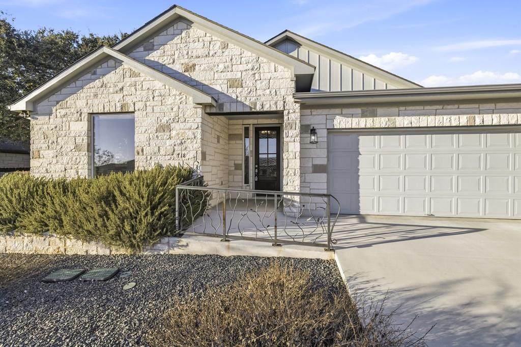 718 Emory Dr - Photo 1