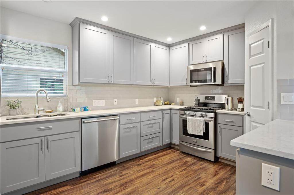 1801 Maple Ave - Photo 1