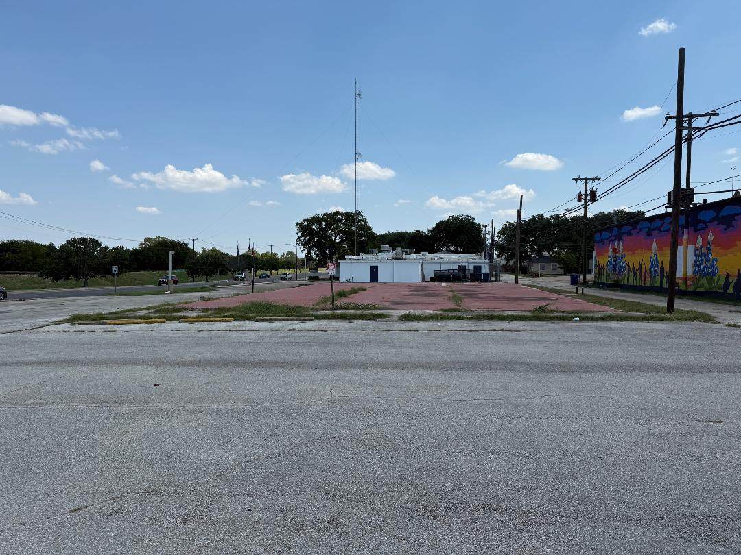 201 2nd St - Photo 1