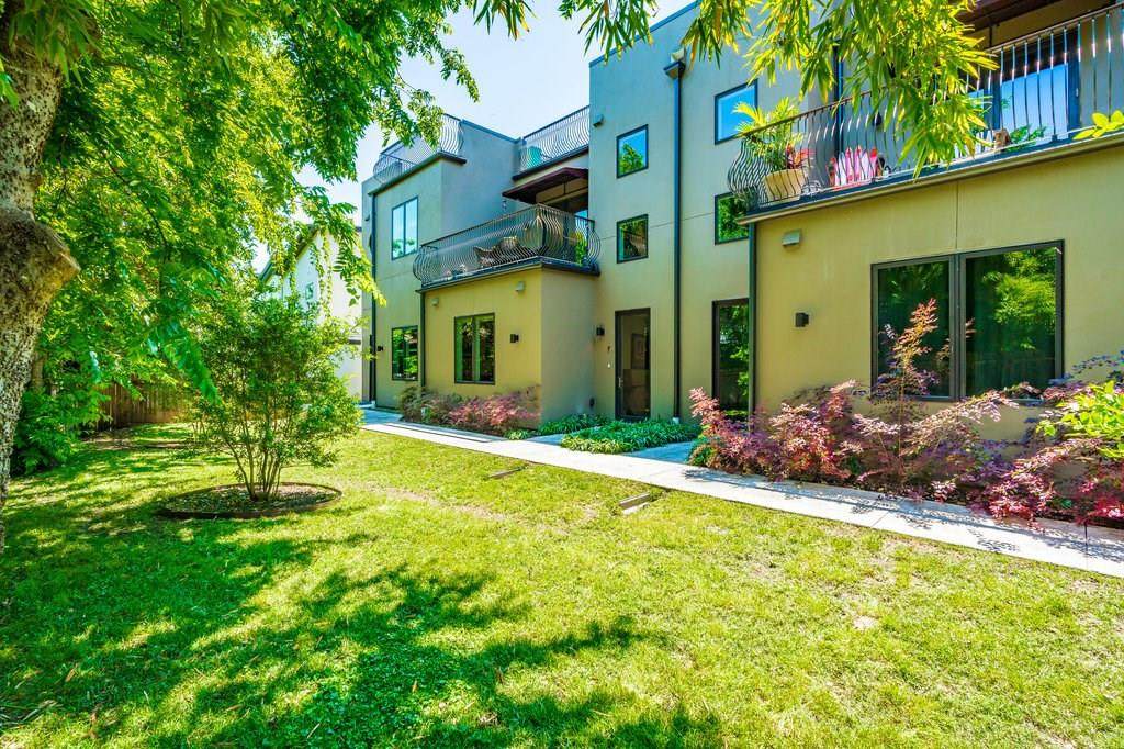 206 Live Oak St - Photo 1