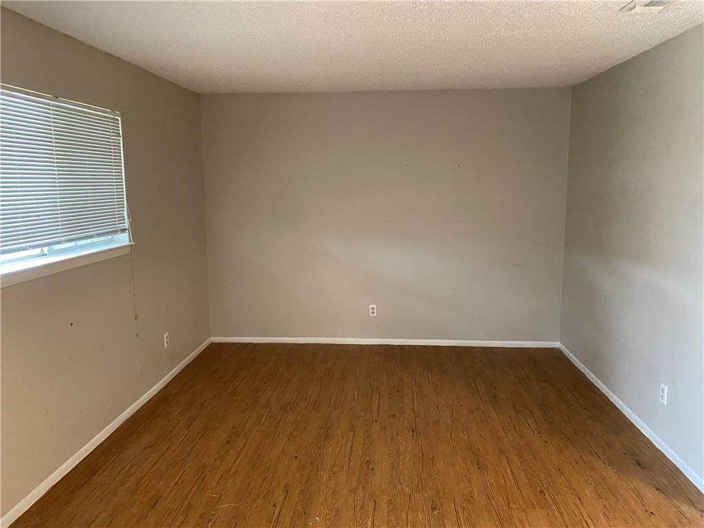 1087 Linde St - Photo 1