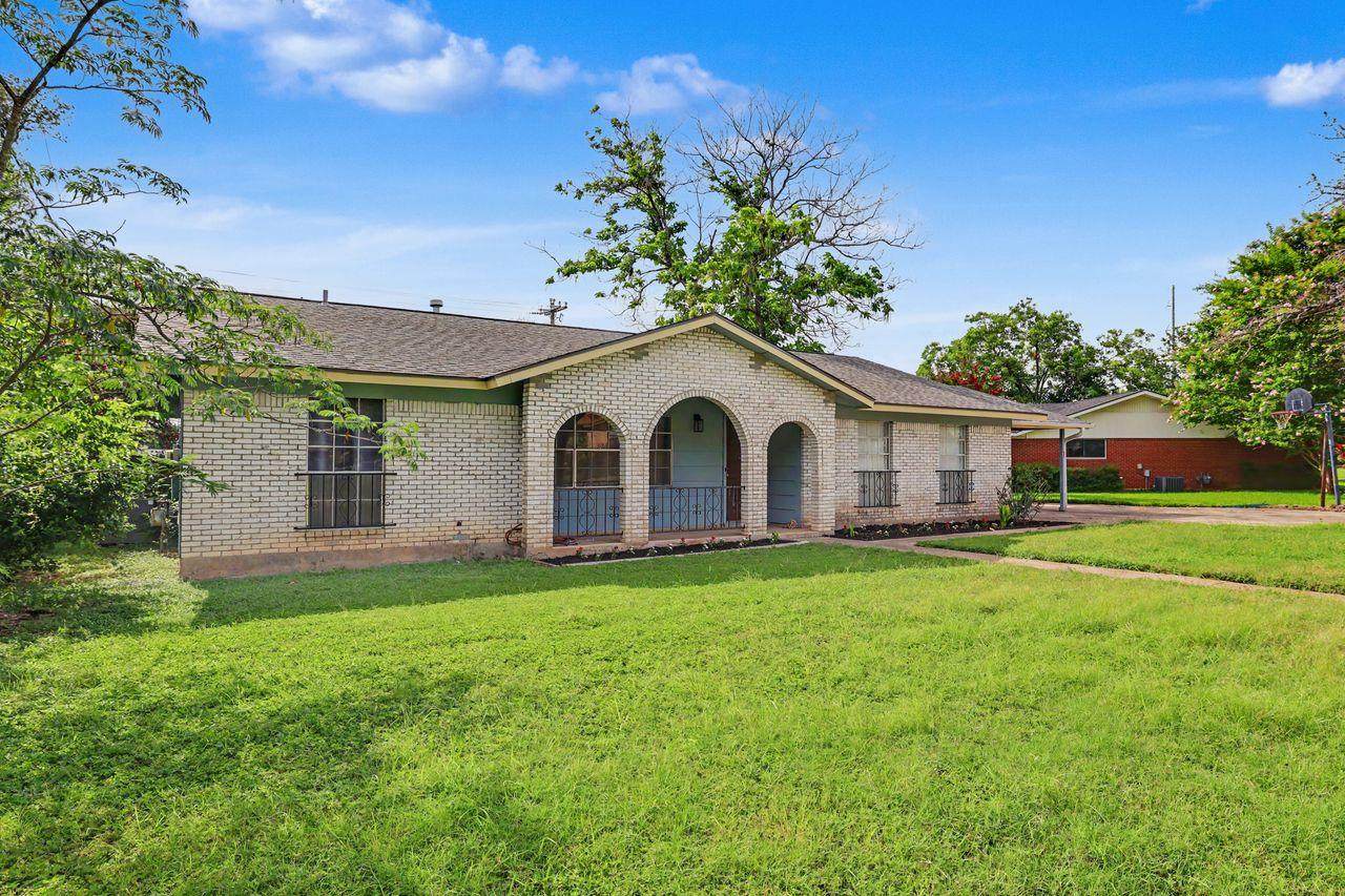 1811 Terry Ln - Photo 1