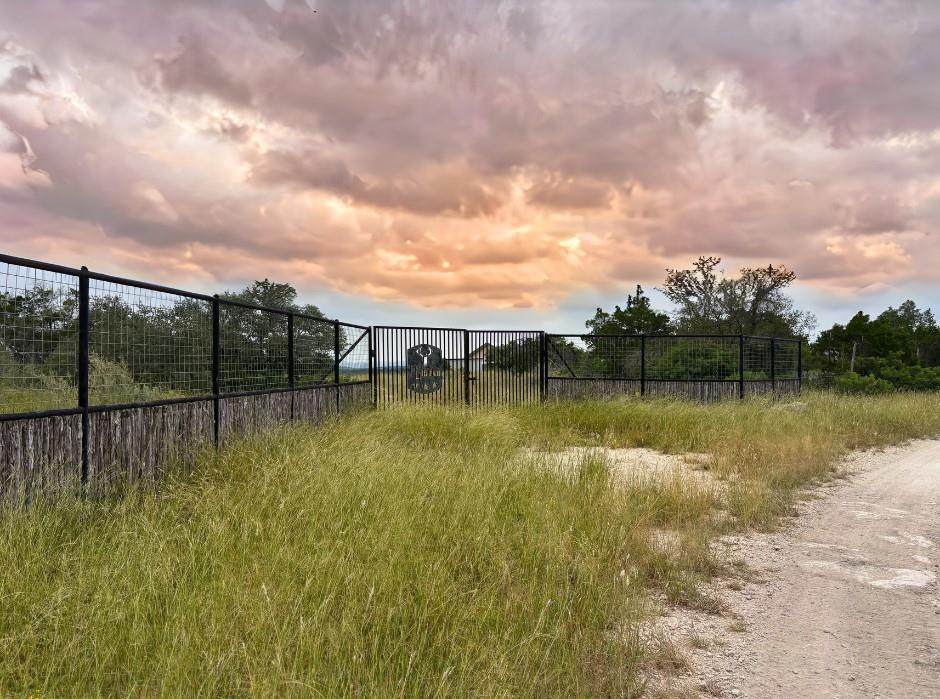 2131 Private Road 3157 - Photo 1