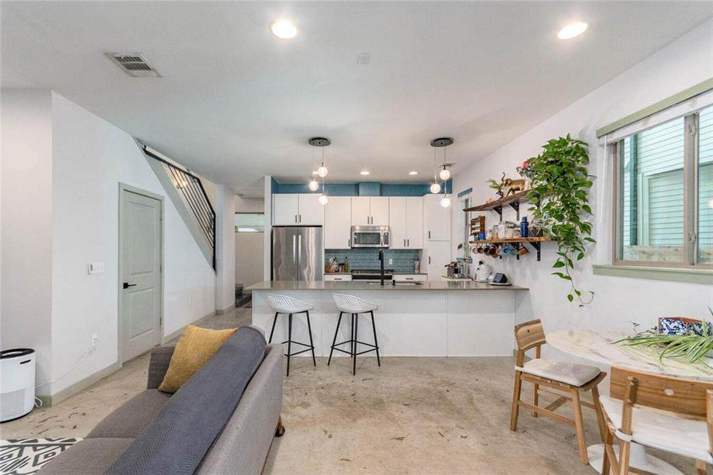 1109 Mahan Dr - Photo 1