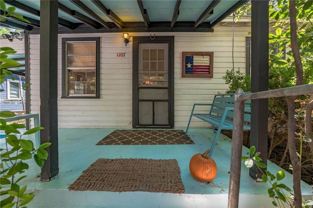 1107 6th St - Photo 1