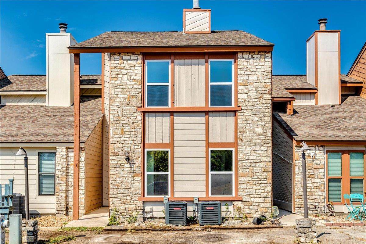 3 Cypress Fairway Vlg - Photo 1