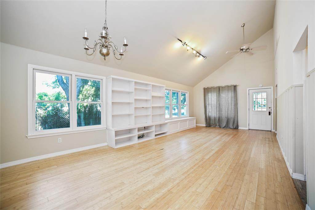 2716 22nd St - Photo 1