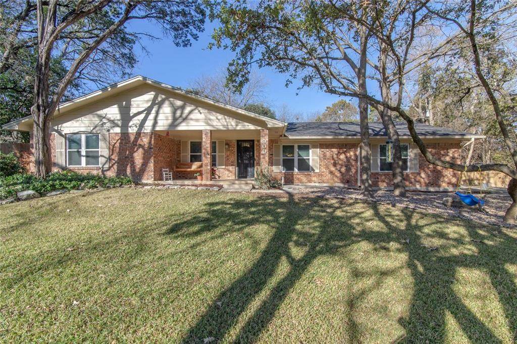 900 Cedar Oaks Ln - Photo 1